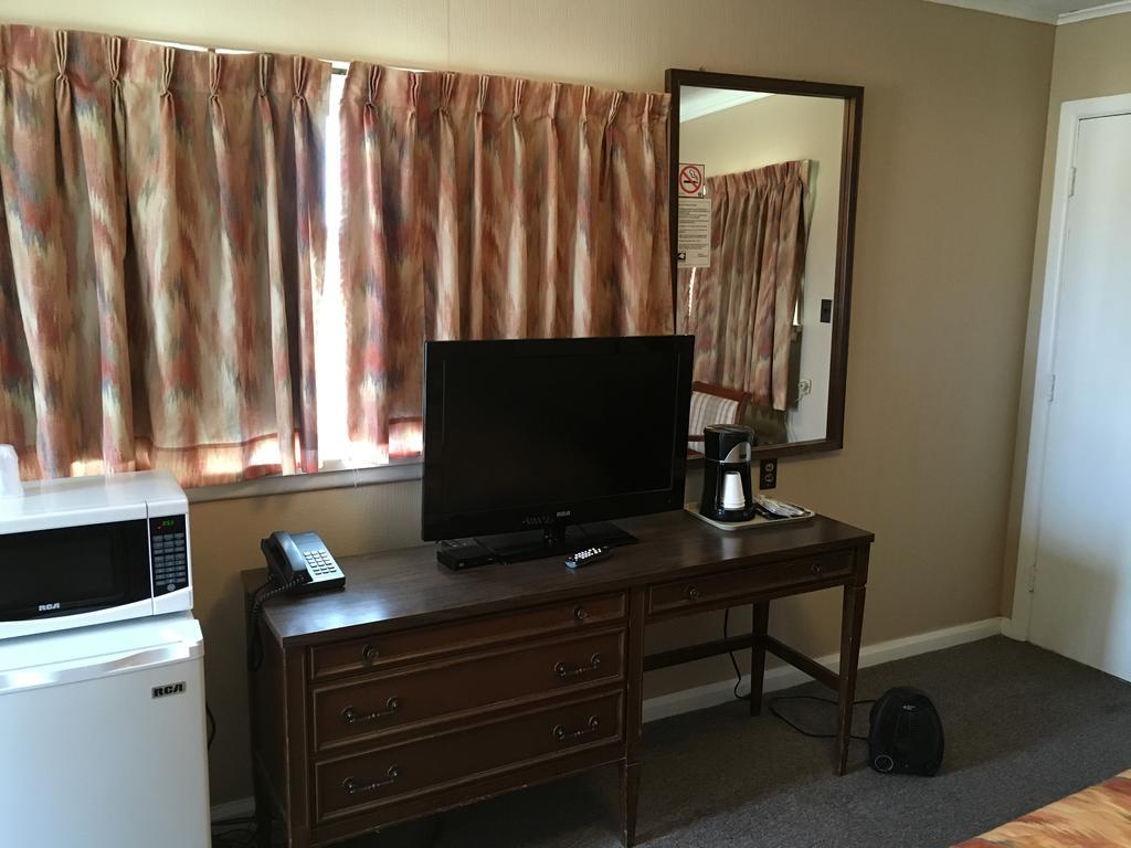 Shamrock Motel Midland Bagian luar foto