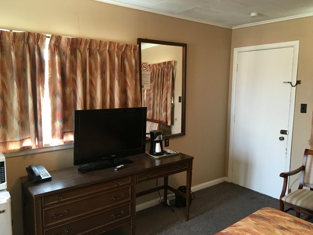 Shamrock Motel Midland Bagian luar foto