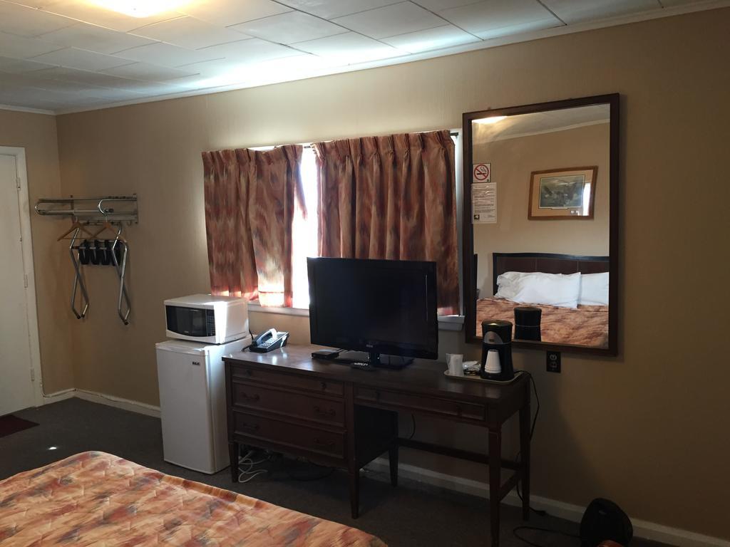 Shamrock Motel Midland Bagian luar foto