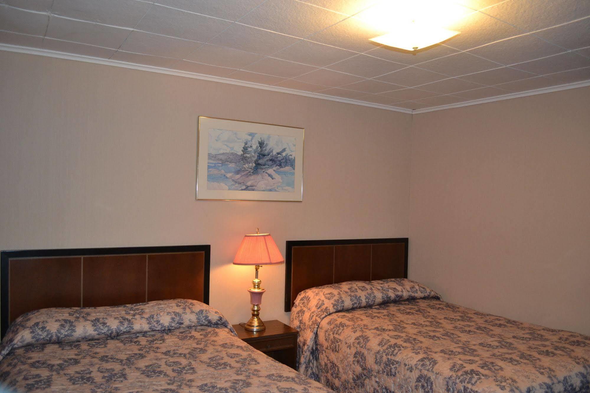 Shamrock Motel Midland Bagian luar foto
