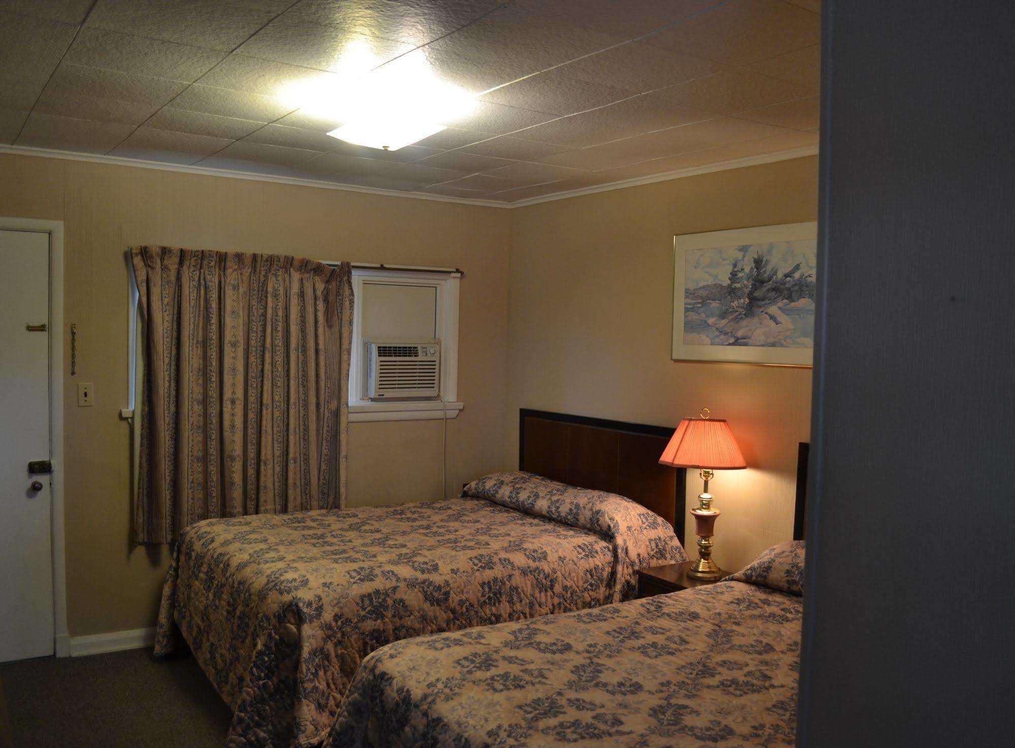 Shamrock Motel Midland Bagian luar foto